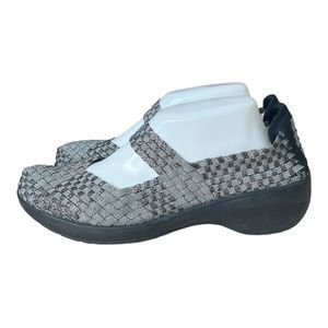 Cobb Hill NB MANTRA Silver Metallic Mary Janes Slip-On Size 10M. Never worn